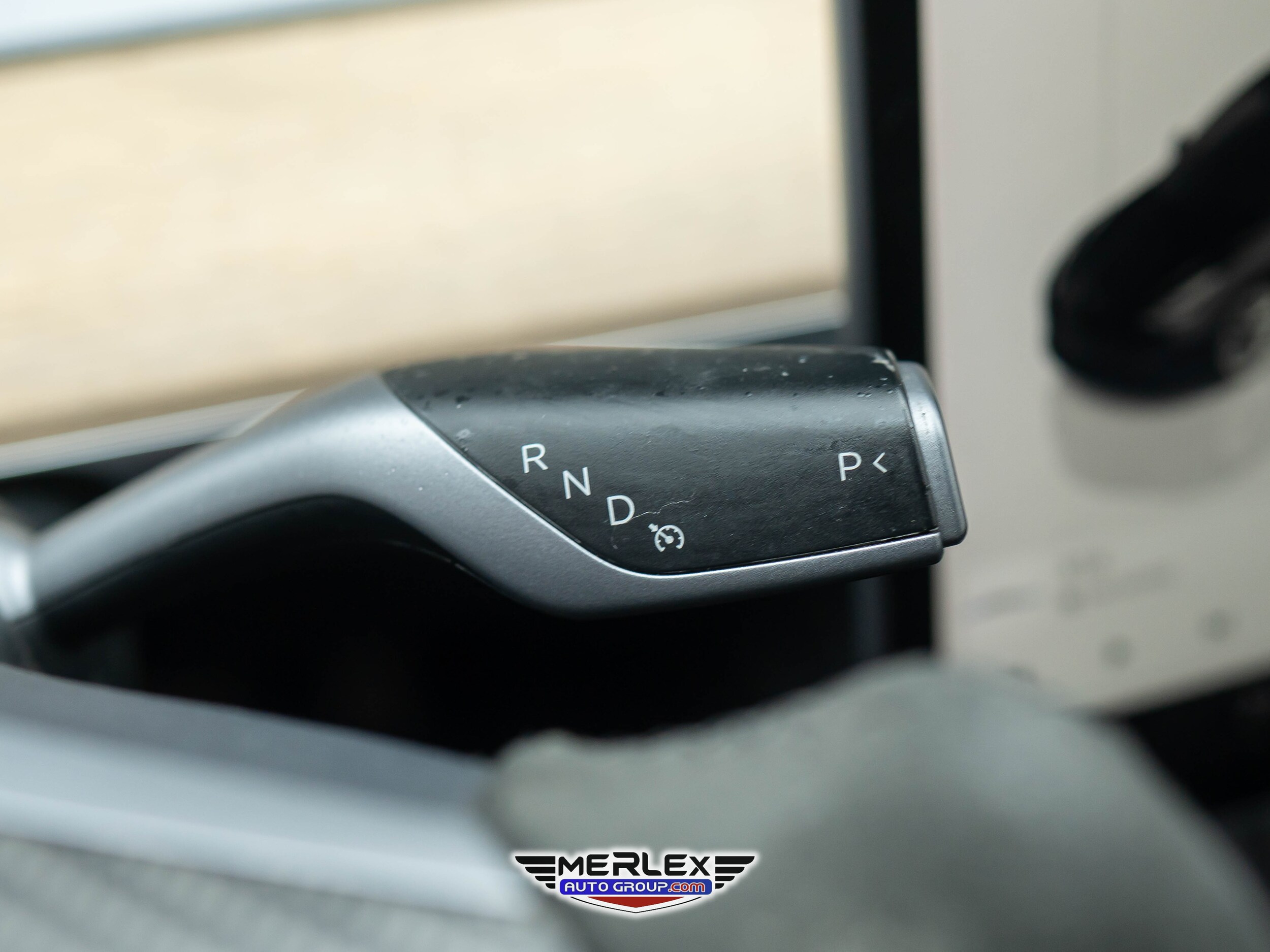 Vehicle image 32 of 48