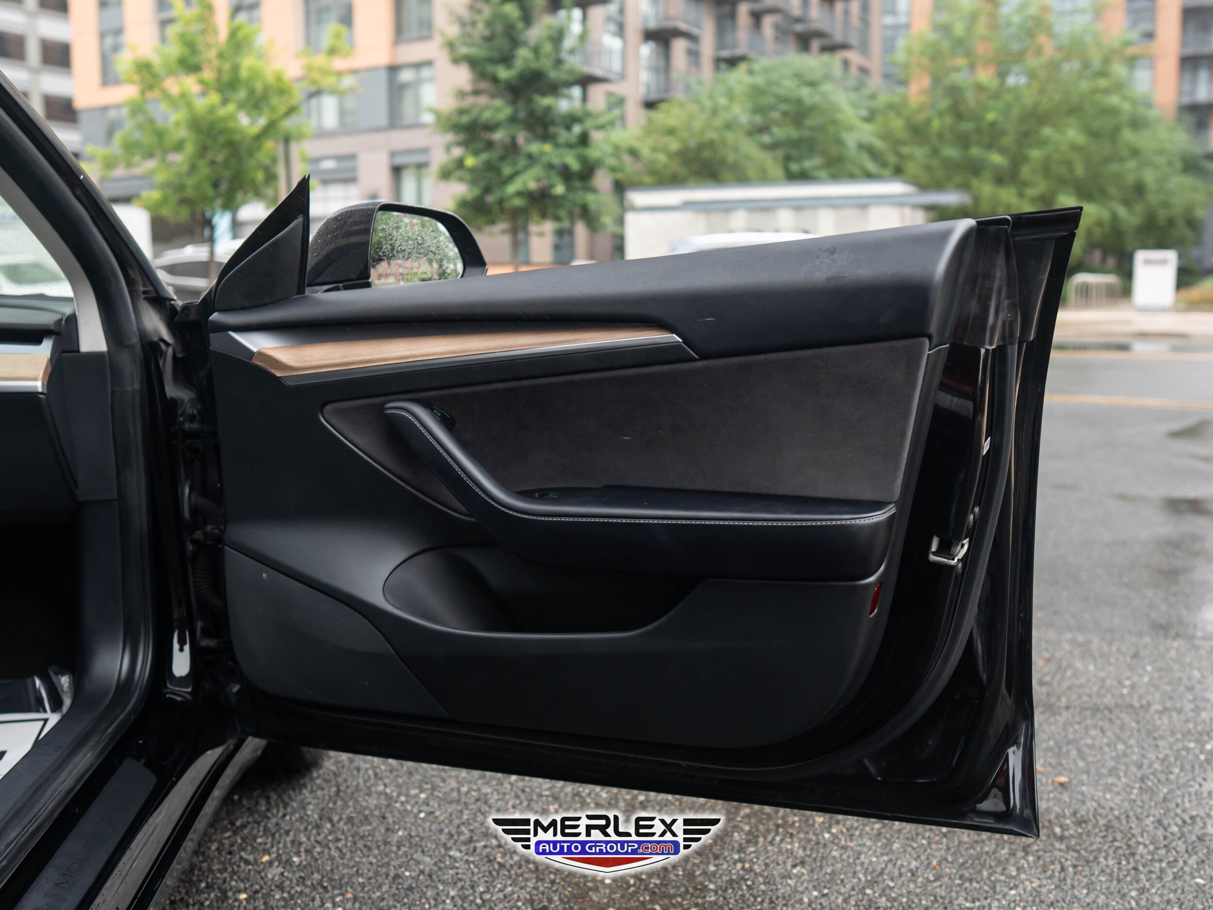 Vehicle image 23 of 48