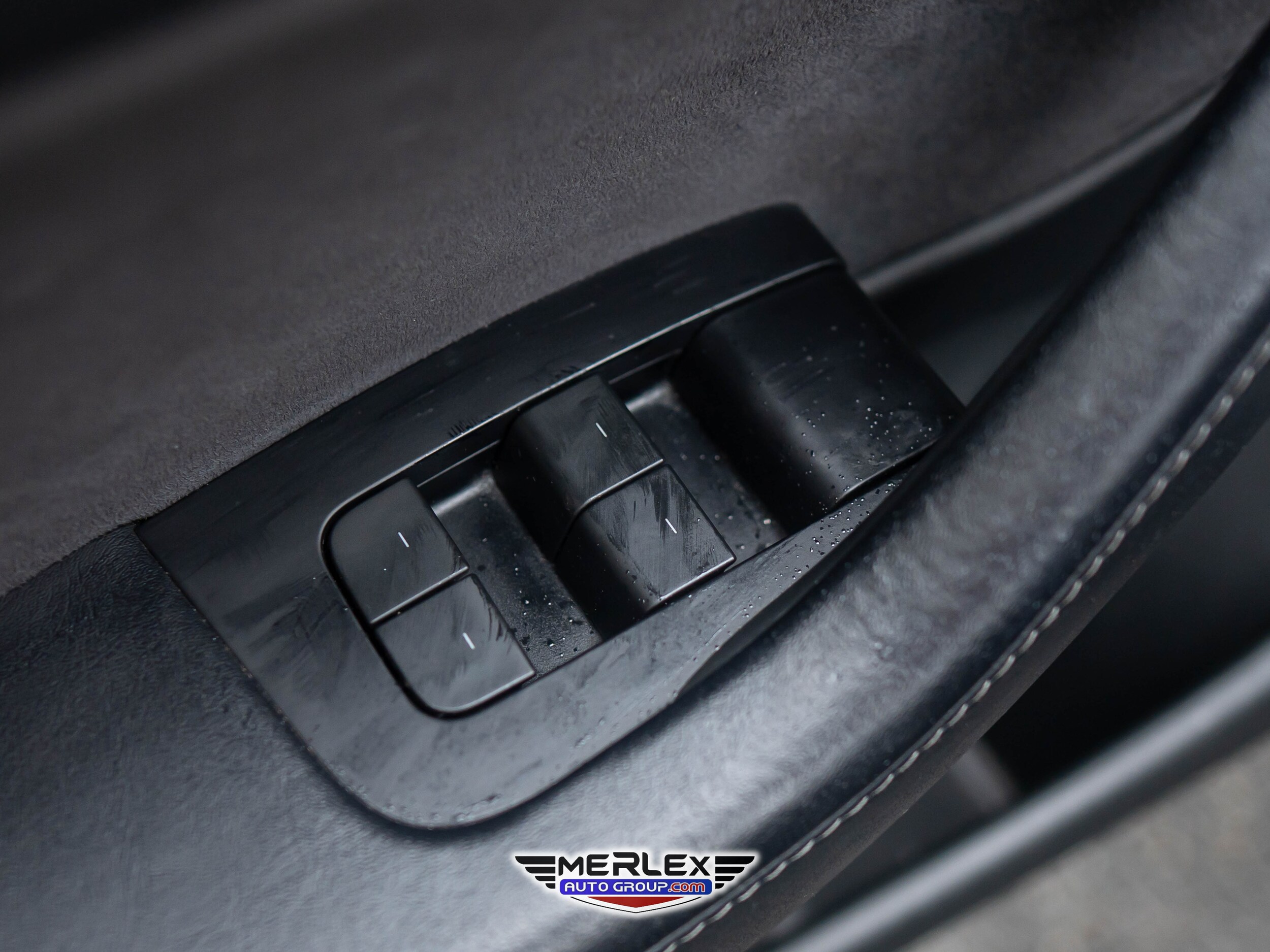 Vehicle image 33 of 48