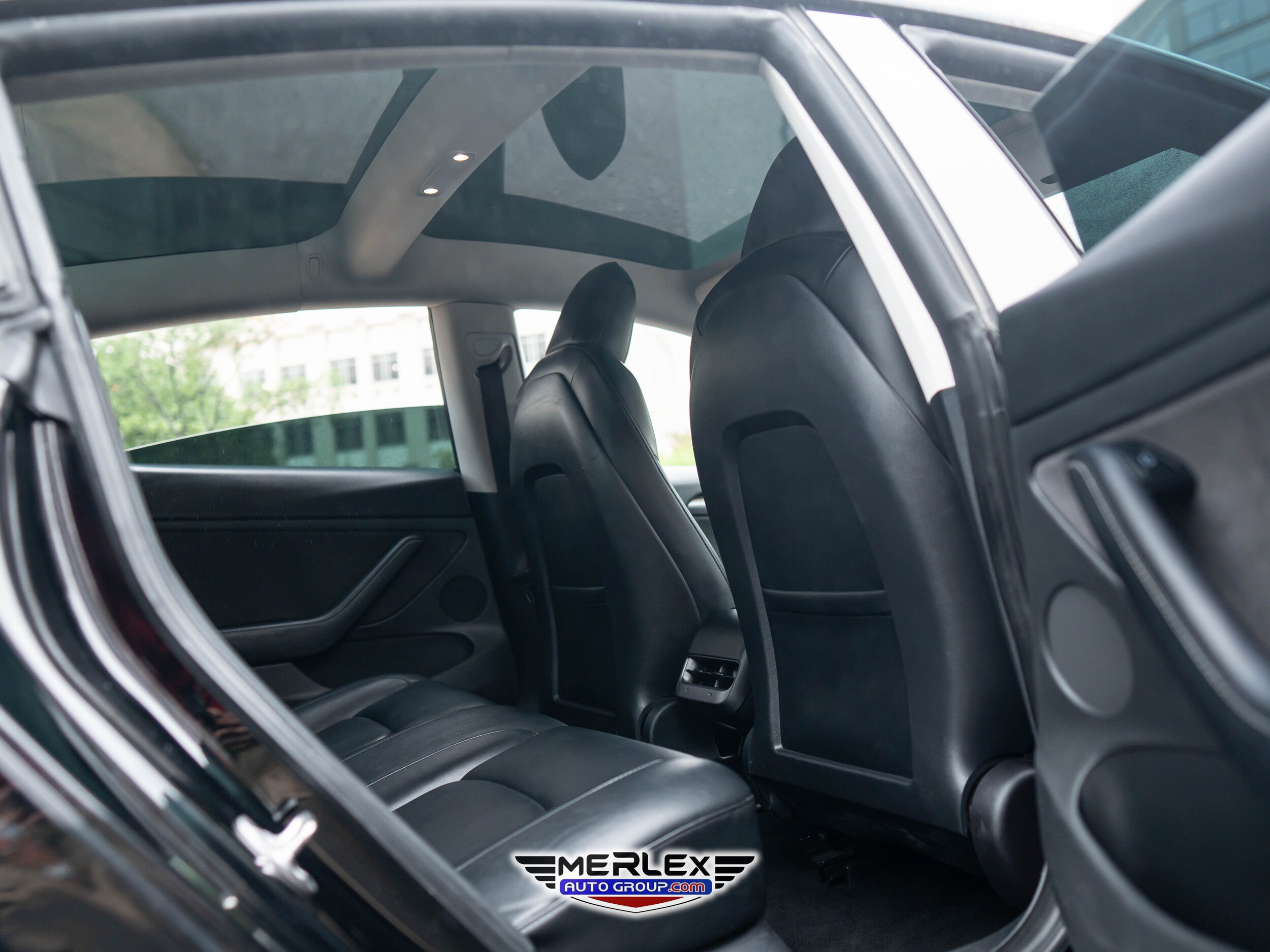 Vehicle image 18 of 48