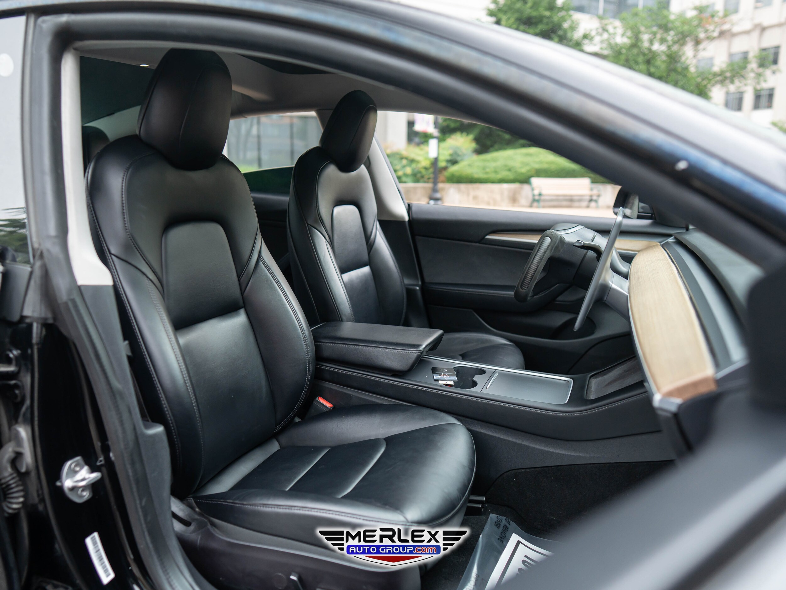 Vehicle image 14 of 48