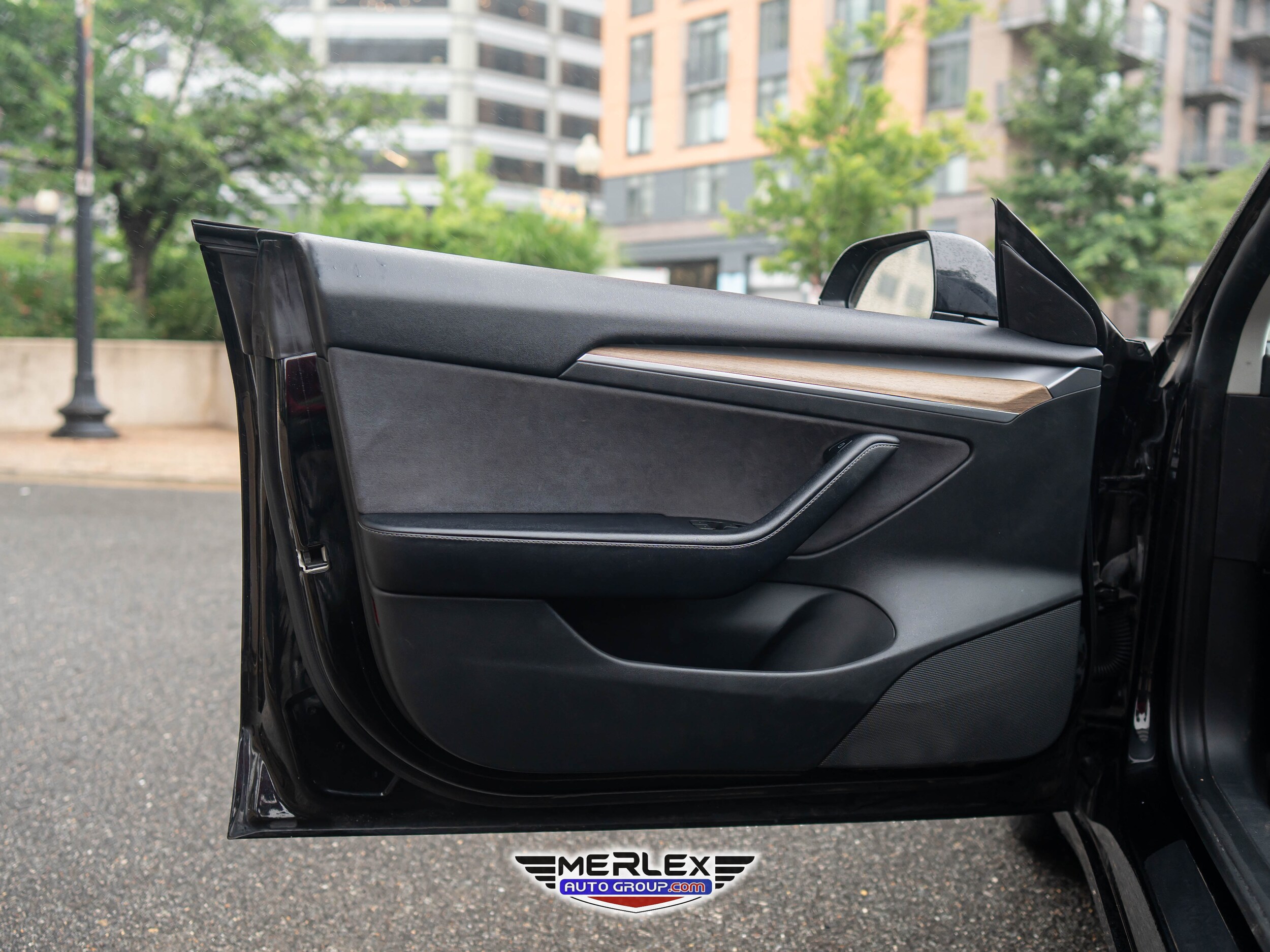 Vehicle image 27 of 48