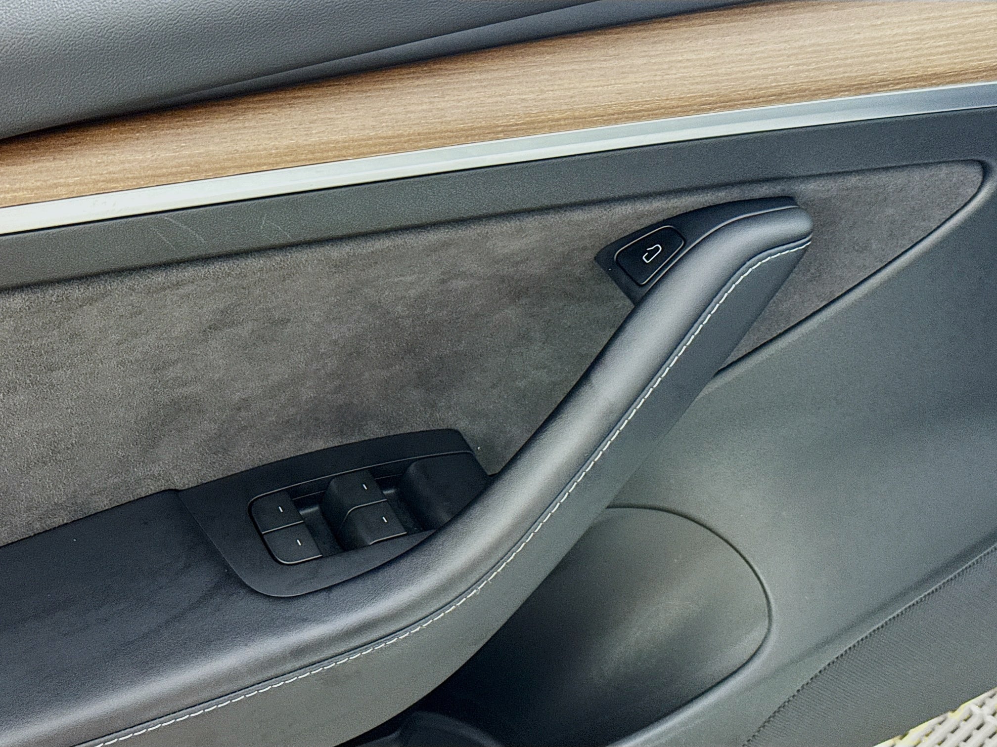 Vehicle image 27 of 29