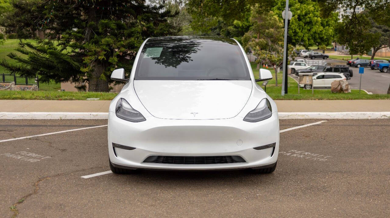Vehicle image 2 of 29