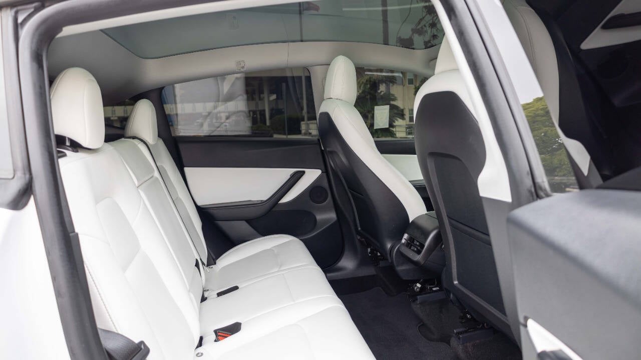 Vehicle image 13 of 29