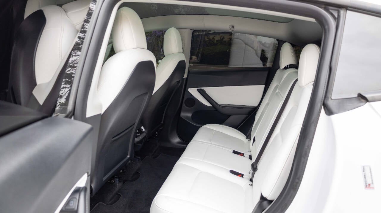 Vehicle image 26 of 29