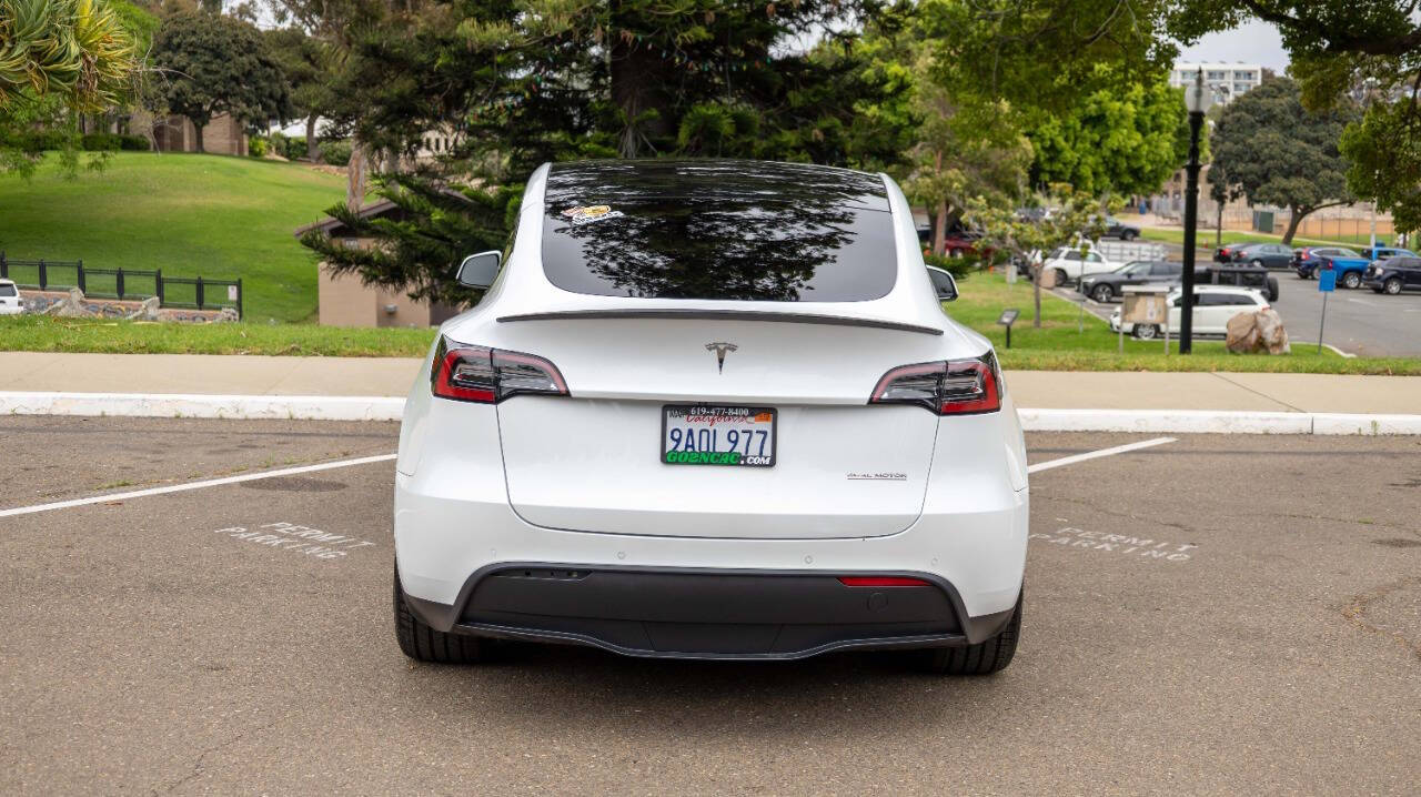 Vehicle image 8 of 29