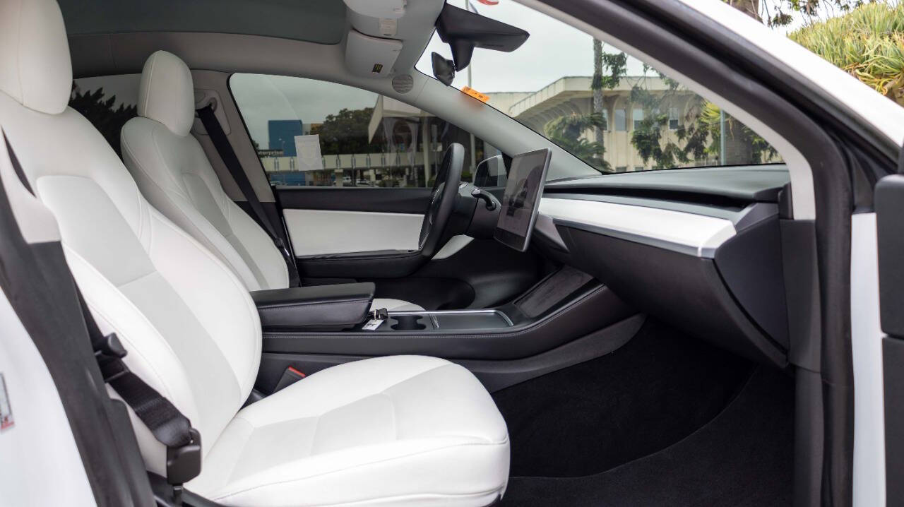 Vehicle image 12 of 29