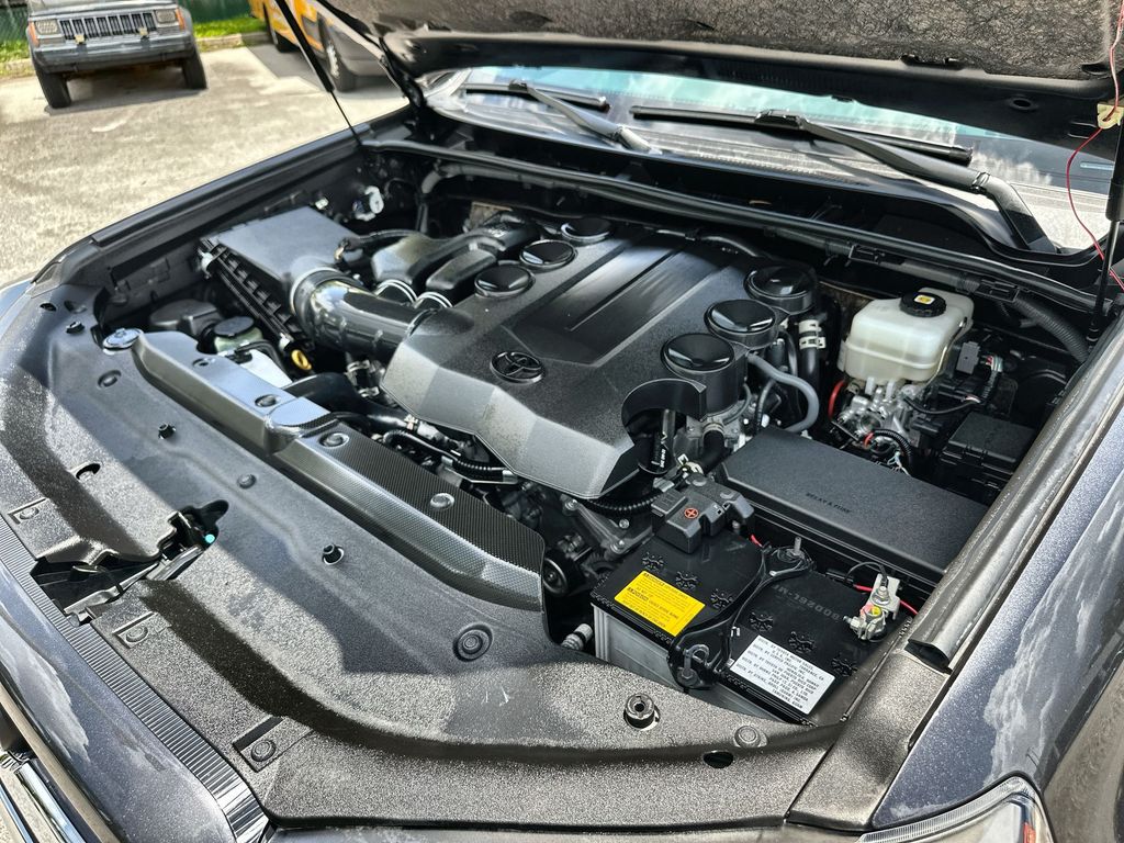 Vehicle image 32 of 37