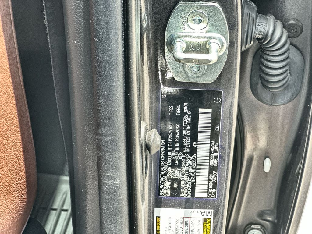 Vehicle image 36 of 37