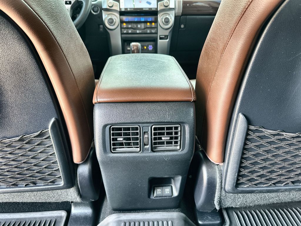Vehicle image 23 of 37