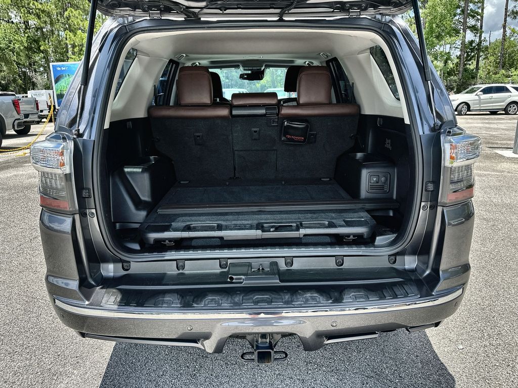 Vehicle image 28 of 37