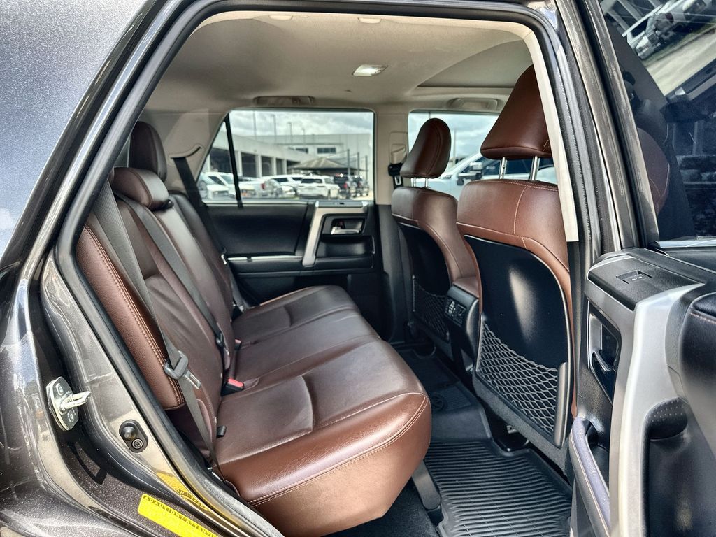Vehicle image 29 of 37