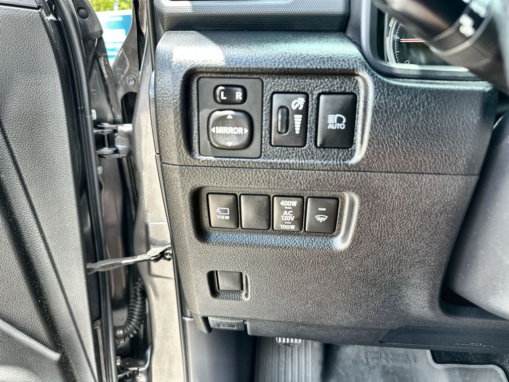 Vehicle image 19 of 37