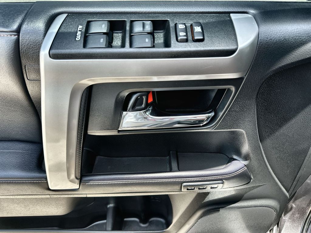 Vehicle image 25 of 37