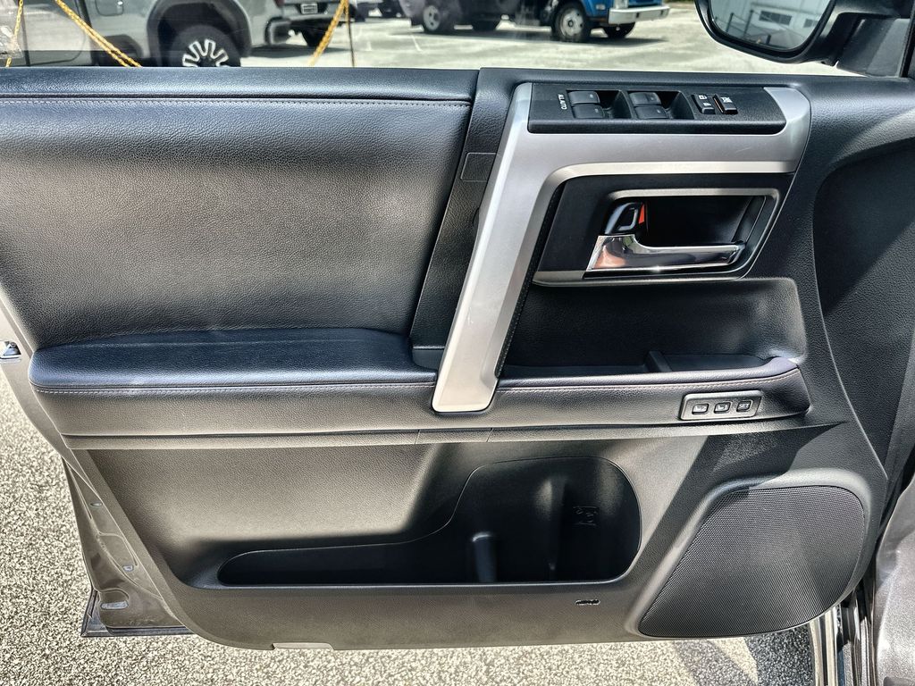 Vehicle image 24 of 37
