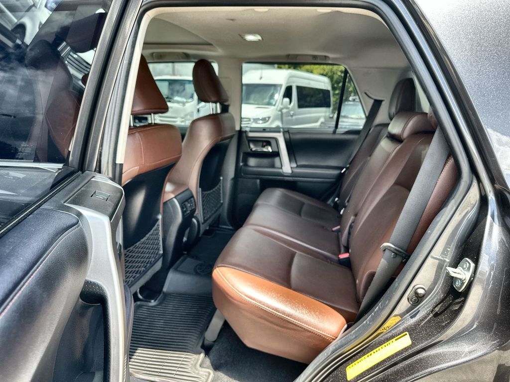 Vehicle image 27 of 37