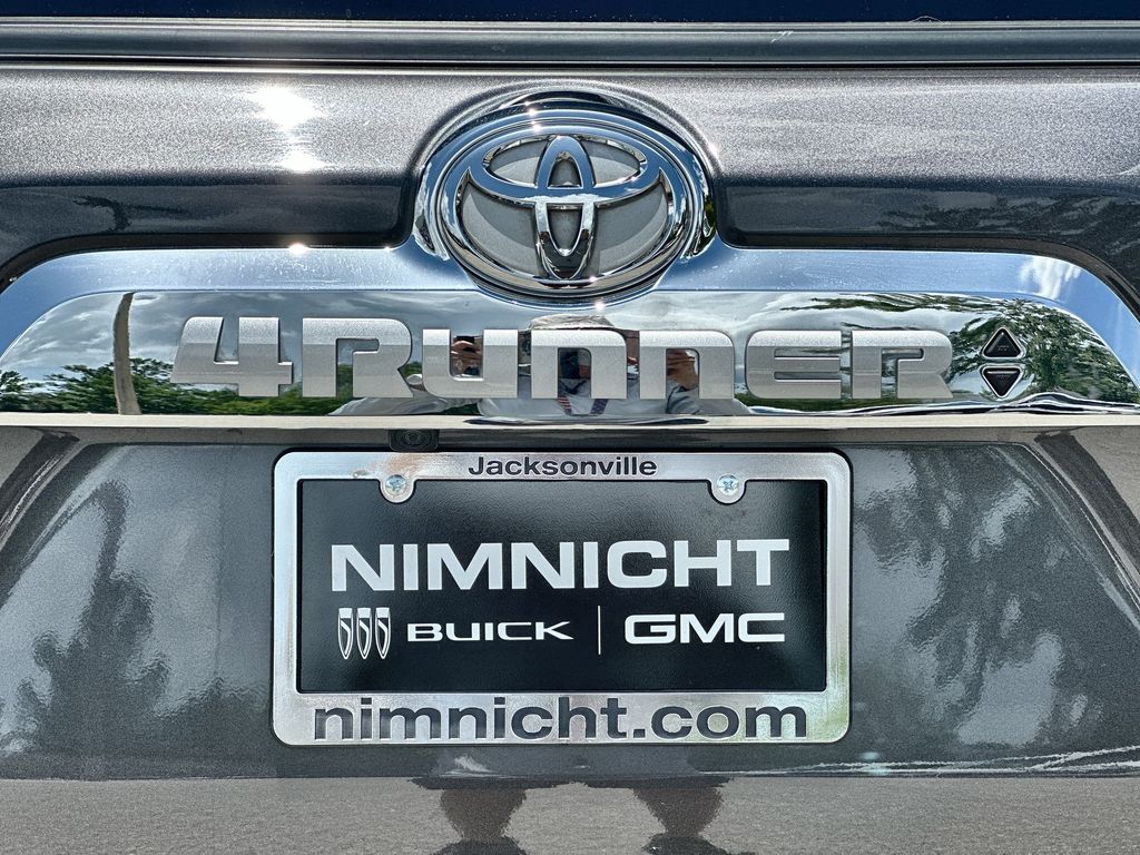 Vehicle image 33 of 37