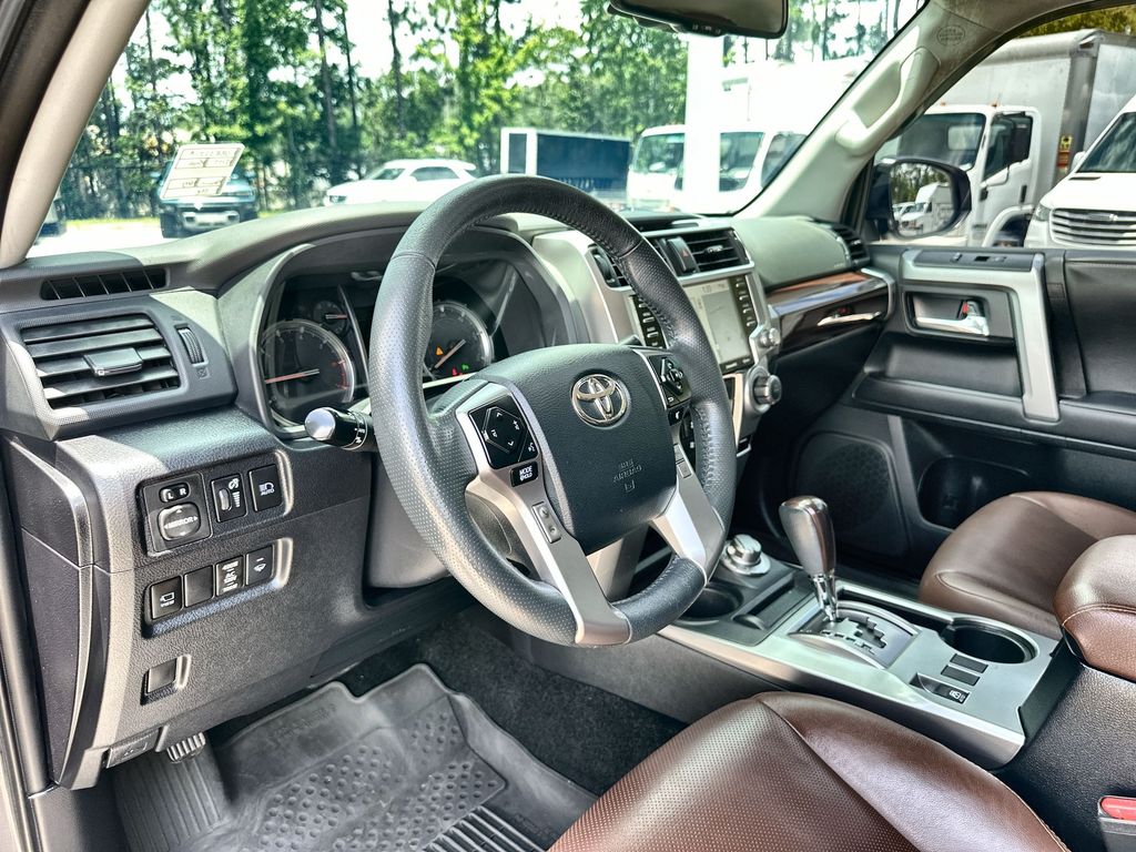 Vehicle image 11 of 37