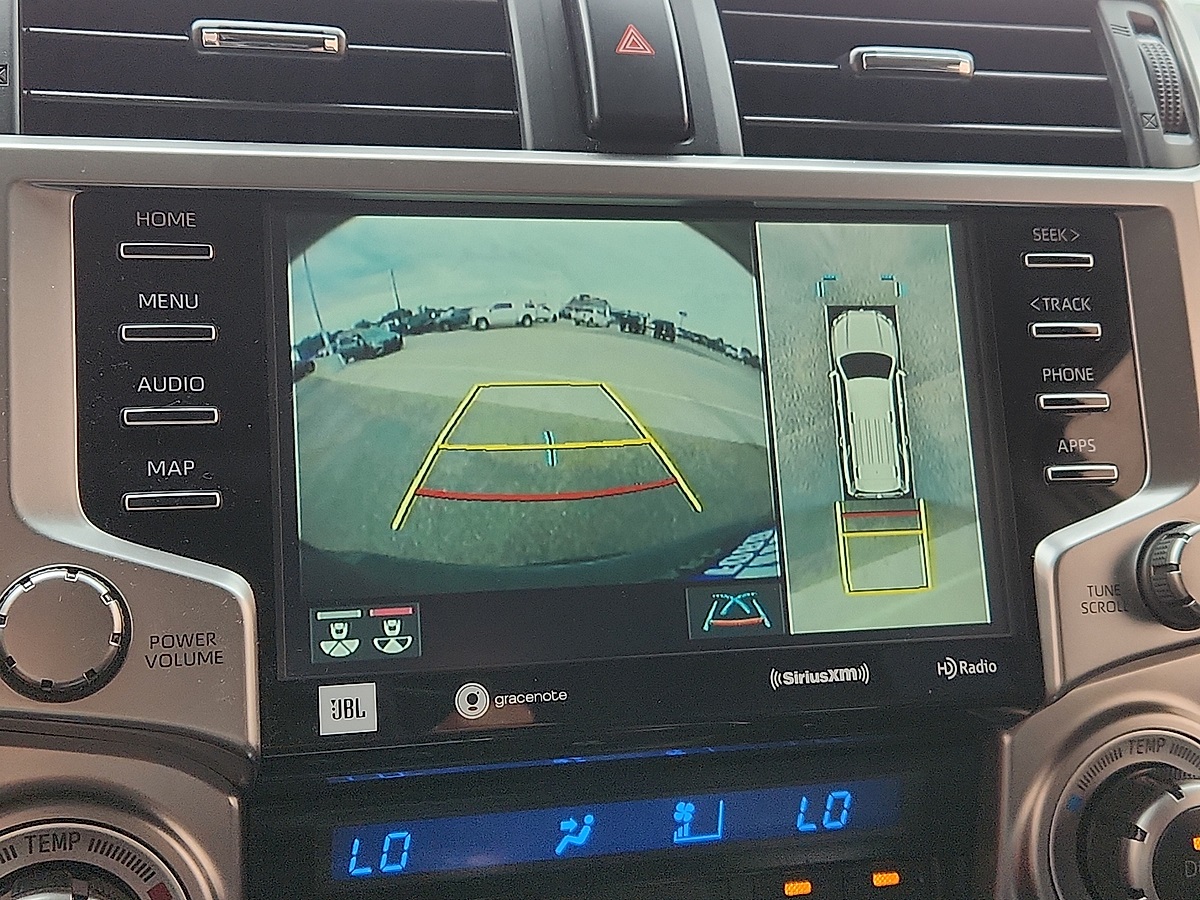 Vehicle image 11 of 12