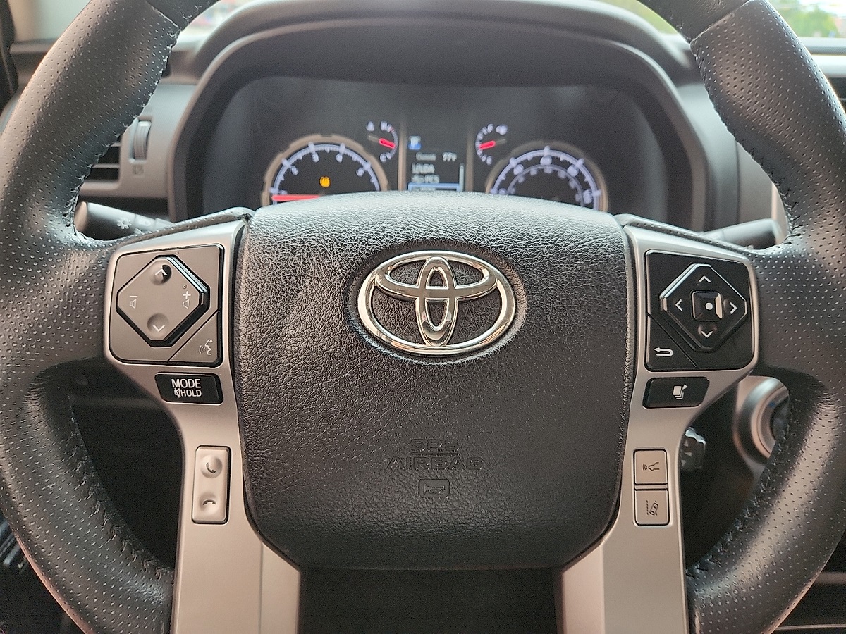 Vehicle image 8 of 12