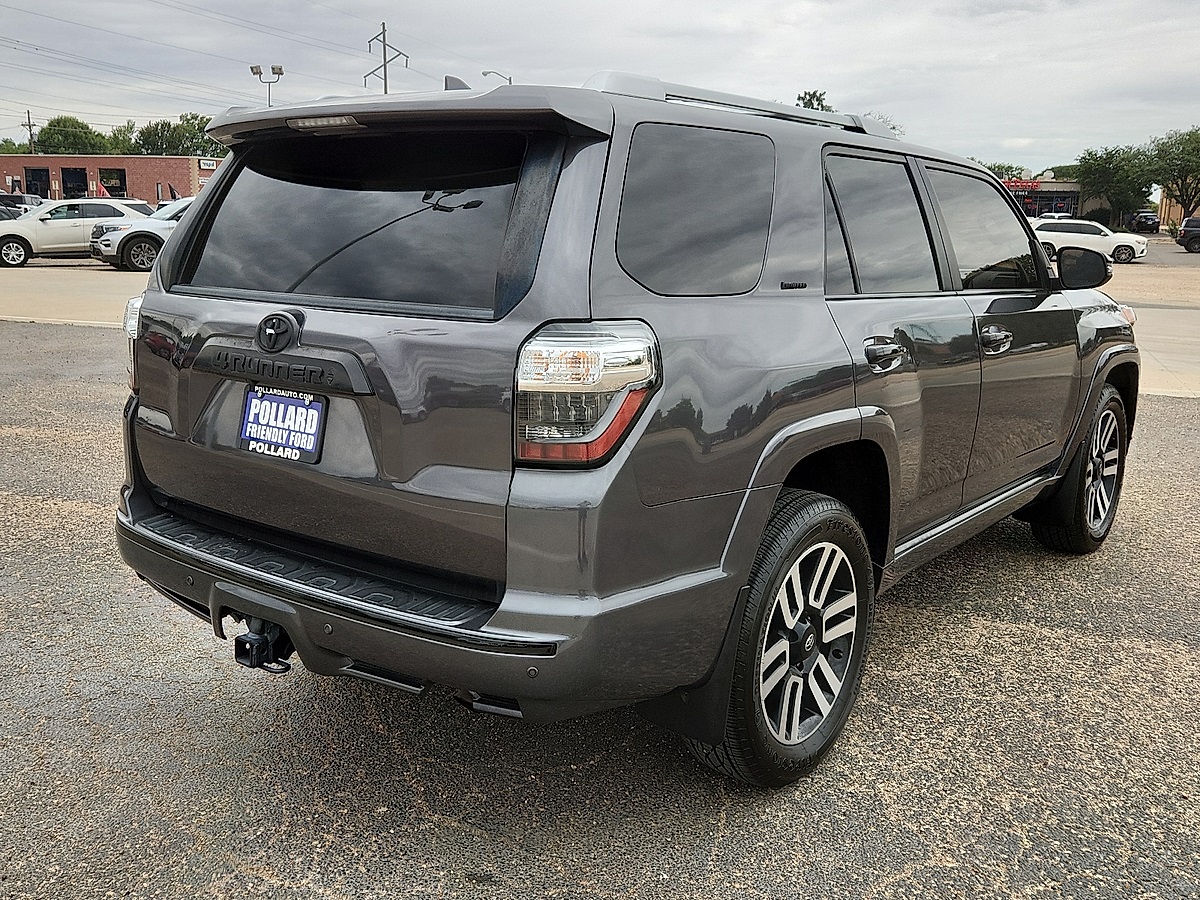 Vehicle image 3 of 12
