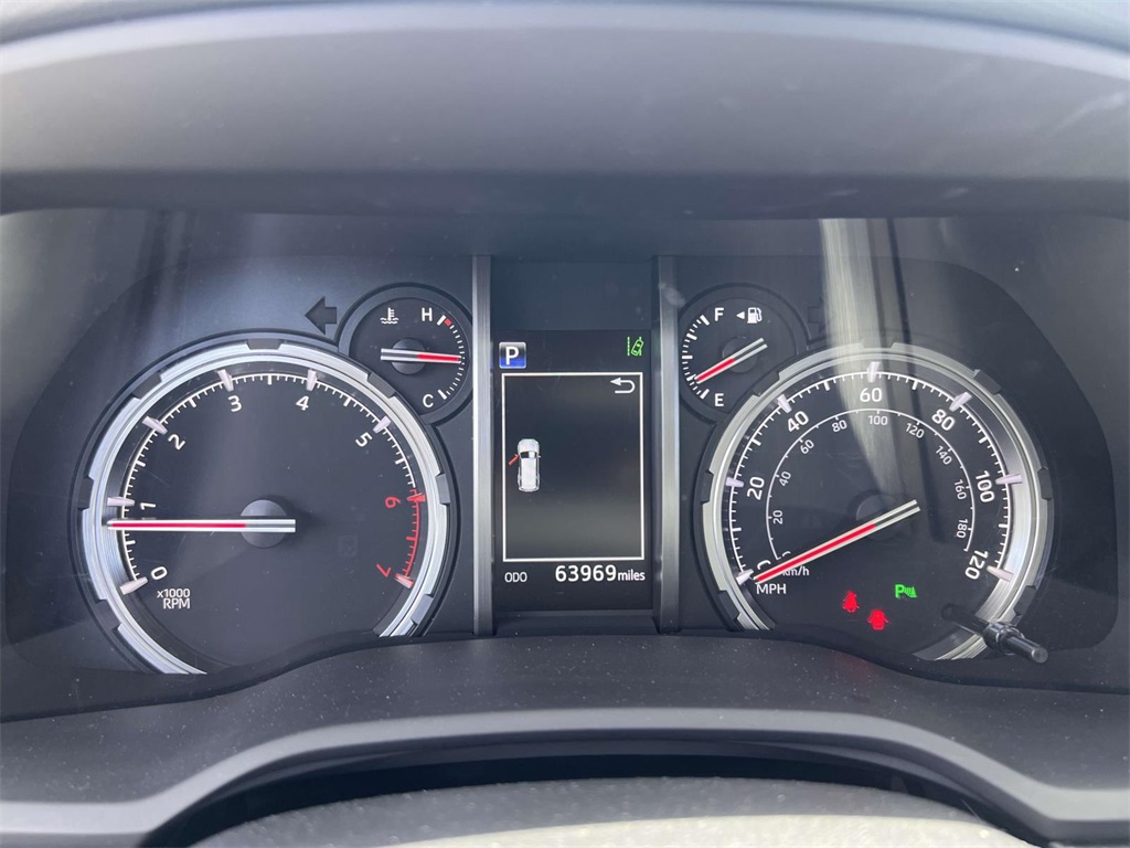 Vehicle image 26 of 33