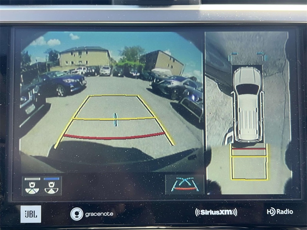 Vehicle image 28 of 33