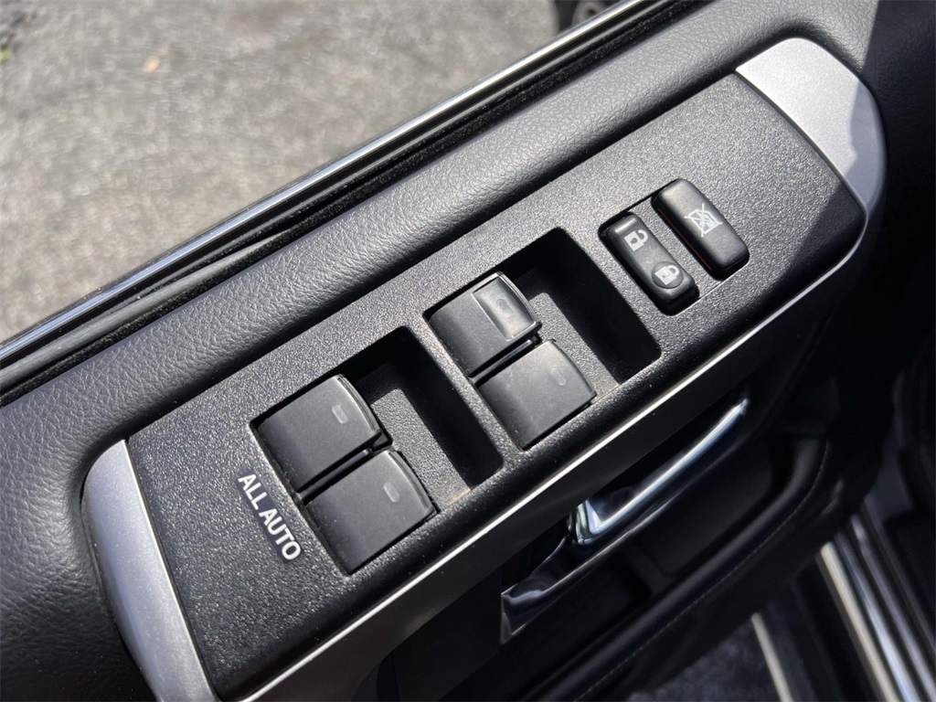 Vehicle image 15 of 33