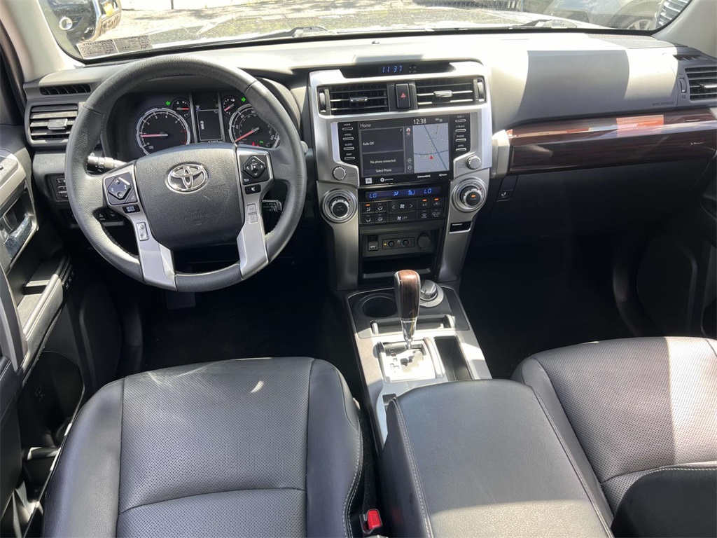 Vehicle image 12 of 33