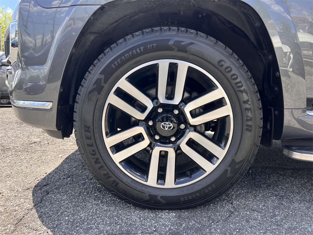 Vehicle image 8 of 33