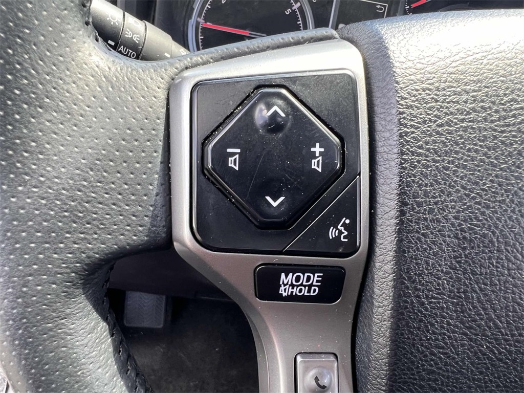 Vehicle image 21 of 33