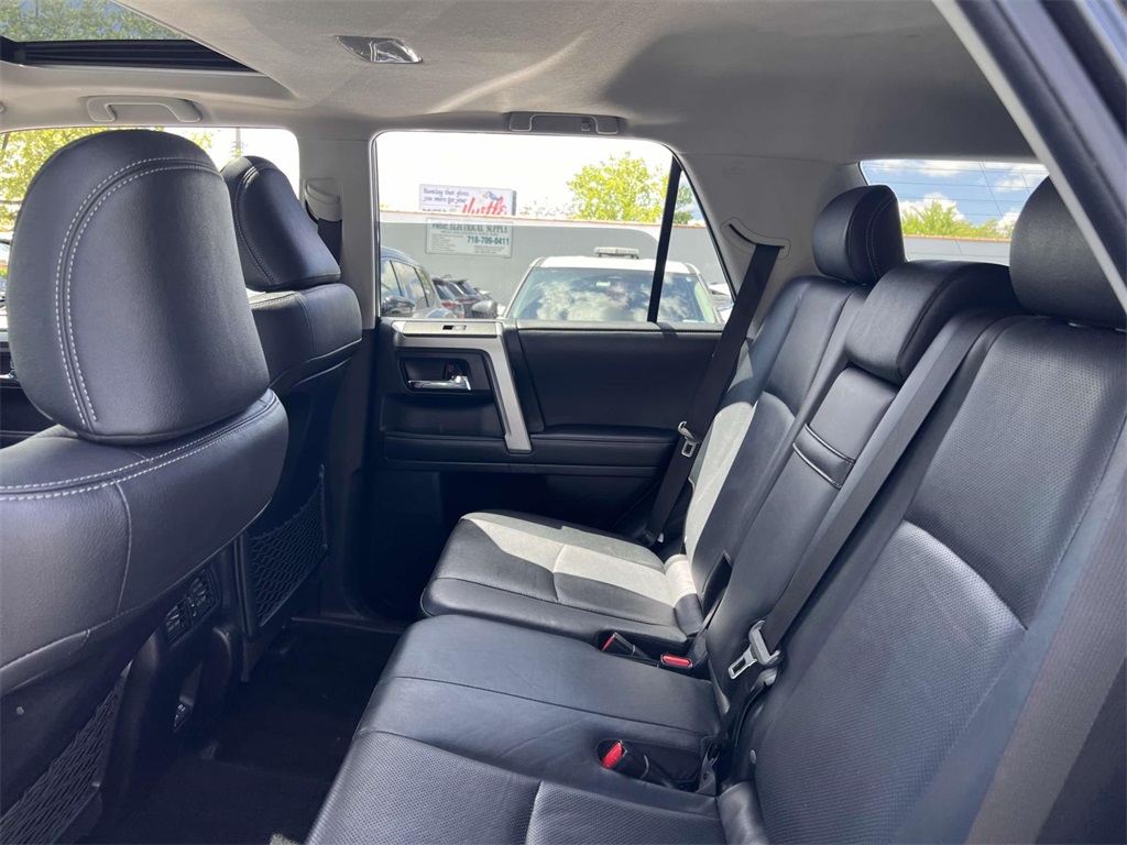 Vehicle image 11 of 33