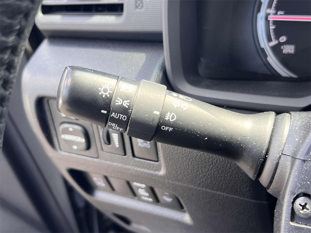 Vehicle image 23 of 33
