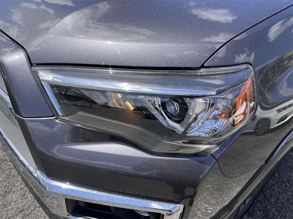 Vehicle image 7 of 33