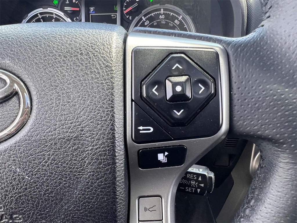 Vehicle image 22 of 33