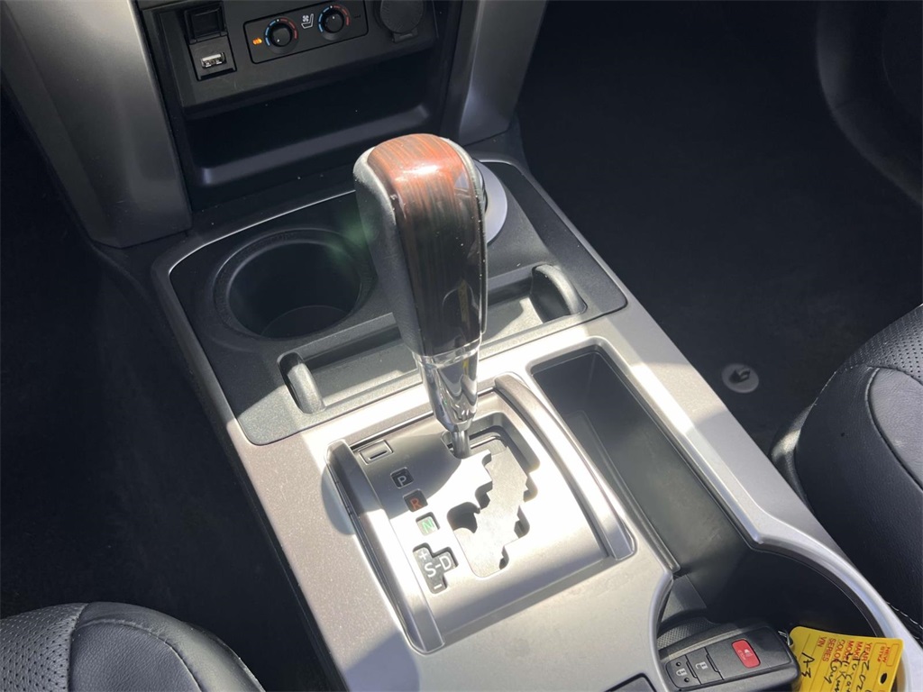 Vehicle image 29 of 33