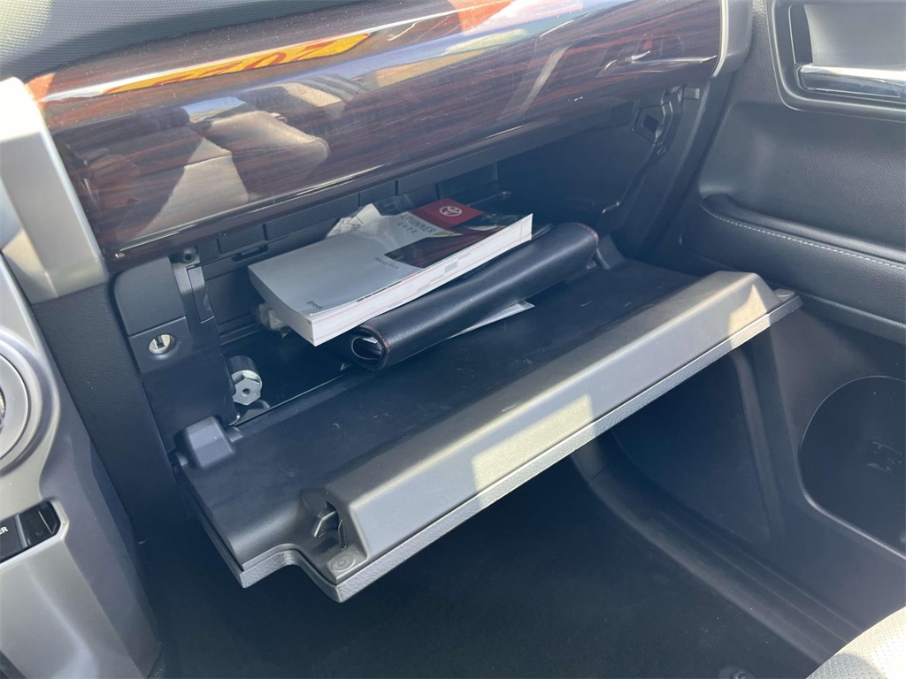 Vehicle image 32 of 33