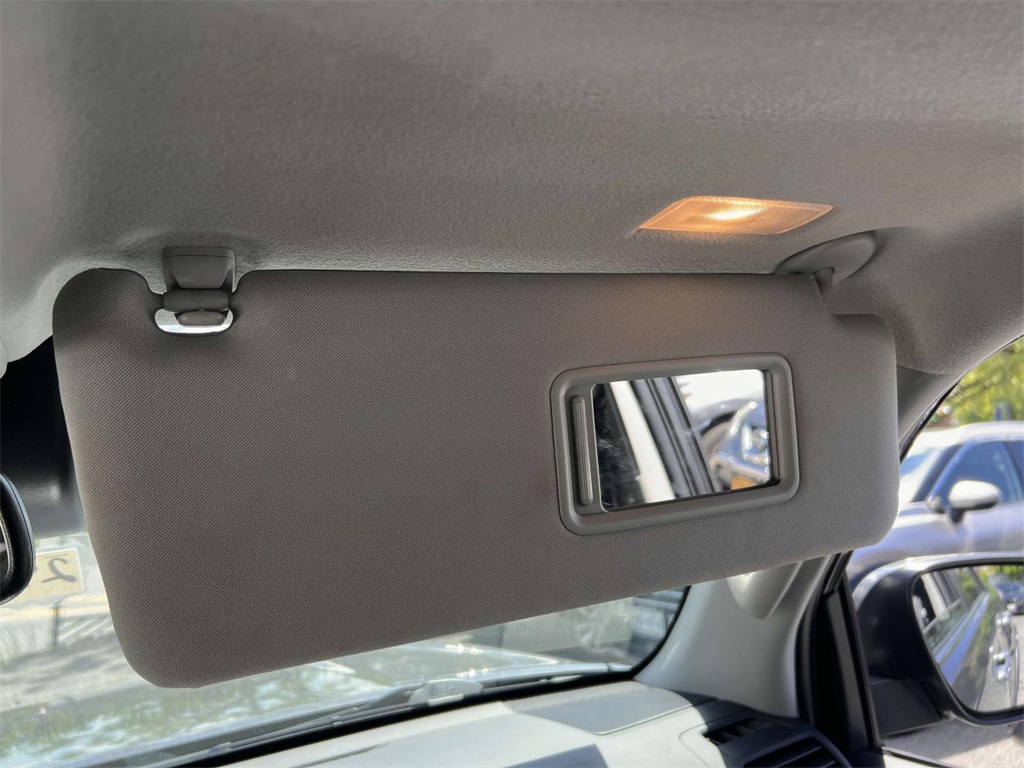 Vehicle image 31 of 33