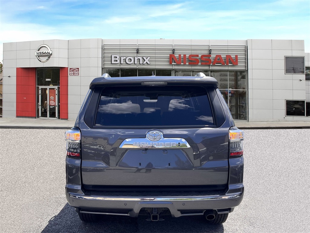 Vehicle image 5 of 33
