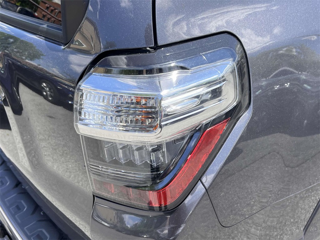 Vehicle image 9 of 33