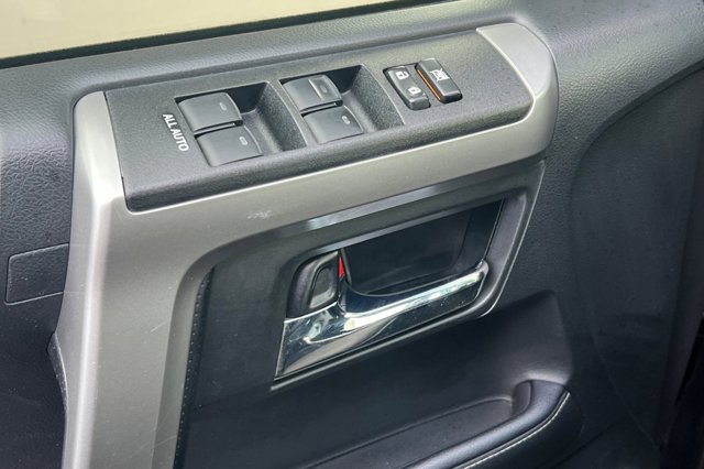 Vehicle image 11 of 29