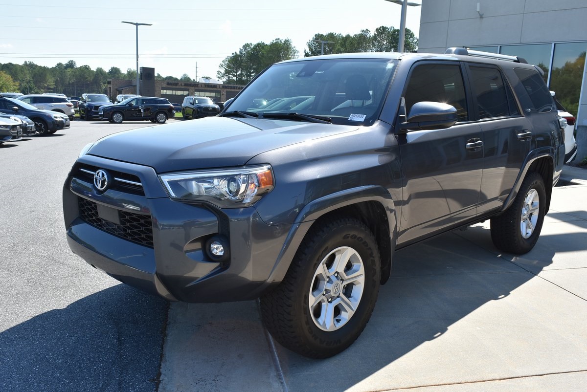 2022 Toyota 4Runner SR5 Image 2 of 34