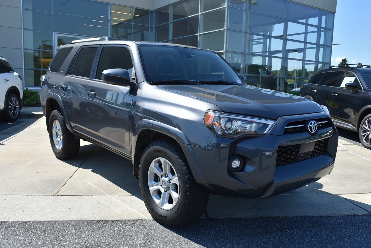 2022 Toyota 4Runner SR5 Image 6 of 34