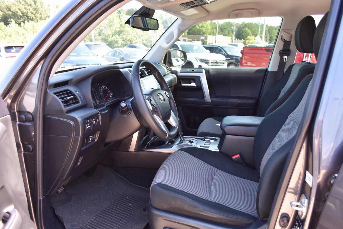 2022 Toyota 4Runner SR5 Image 17 of 34