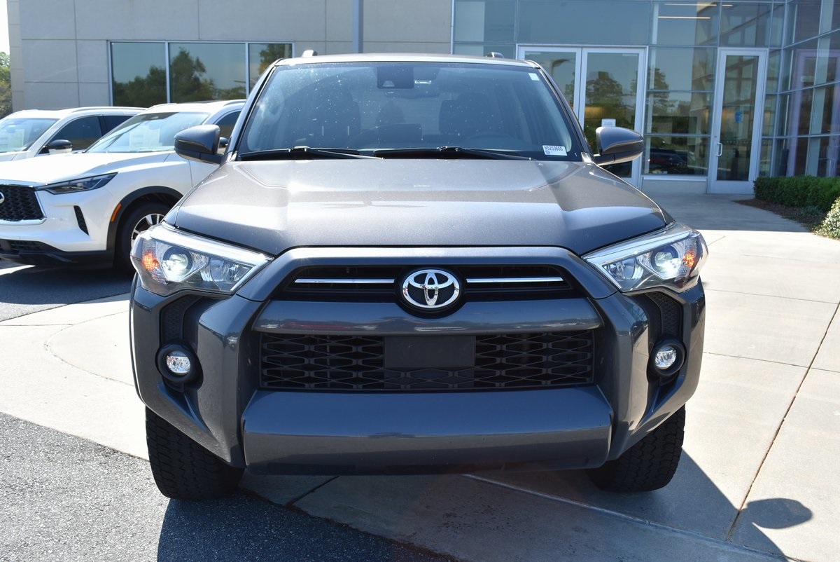 2022 Toyota 4Runner SR5 Image 5 of 34