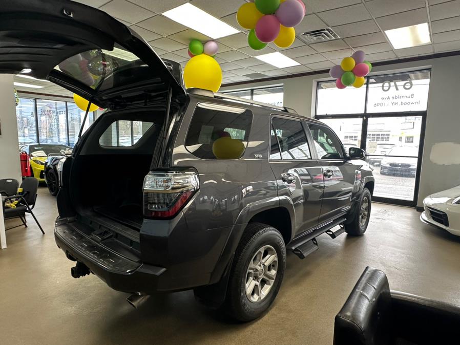 Vehicle image 7 of 56