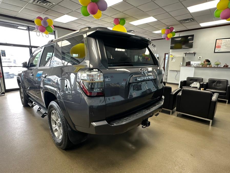 Vehicle image 10 of 56