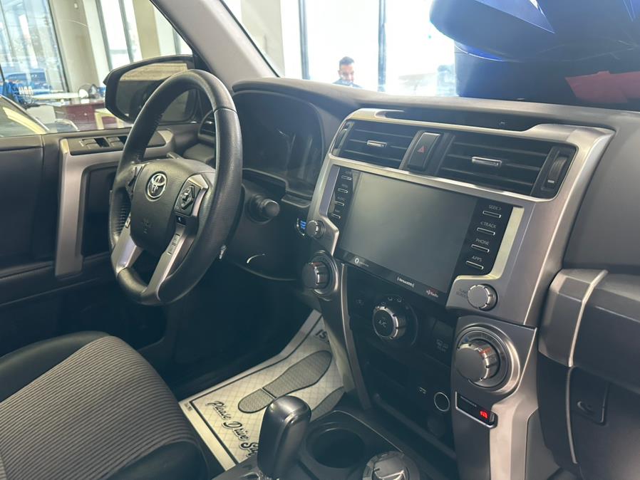 Vehicle image 33 of 56