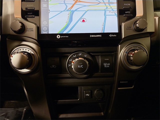 Vehicle image 25 of 32